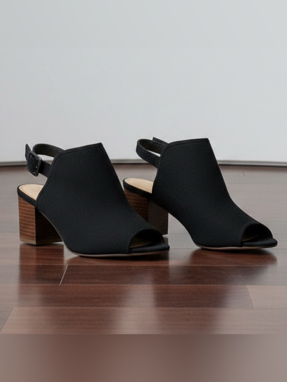 👠🆕👠
LOFT Outlet Women’s Black Peep-Toe Block Heel Slingback Sandal Shoe-Size 10